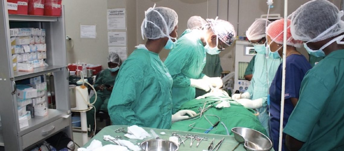 Só 33 por cento das poucas unidades sanitárias em Moçambique prestam serviços básicos de cirurgia