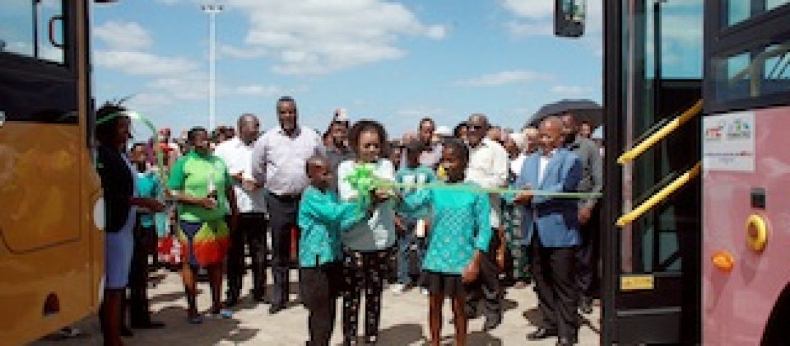 MTC entrega autocarros a operadores privados da Katembe