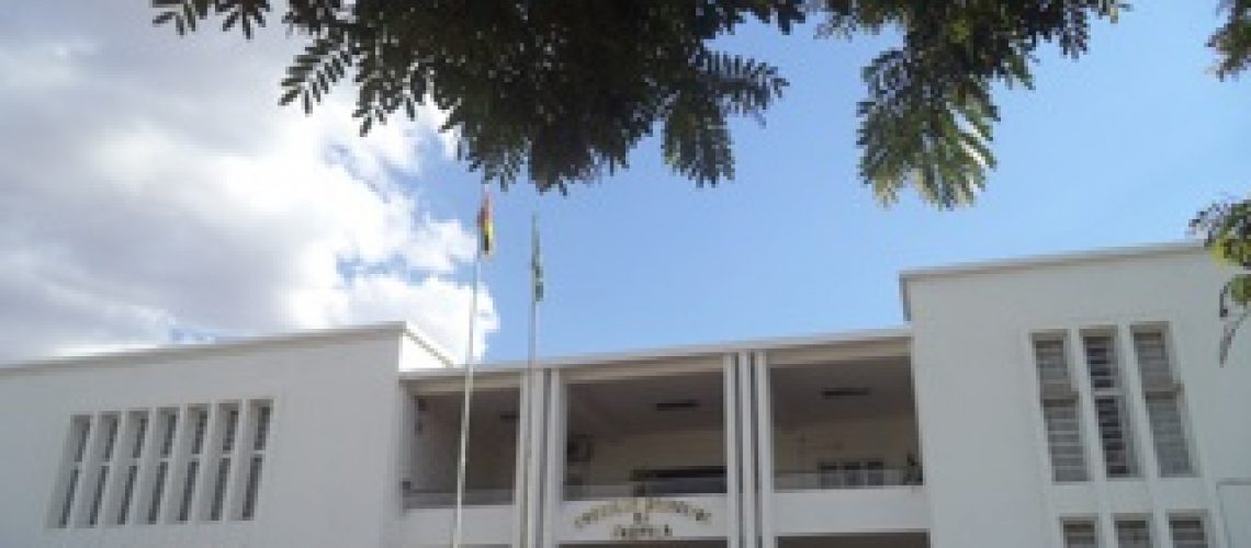 Edil de Nampula suspende funcionário e cessa funções de vereadores