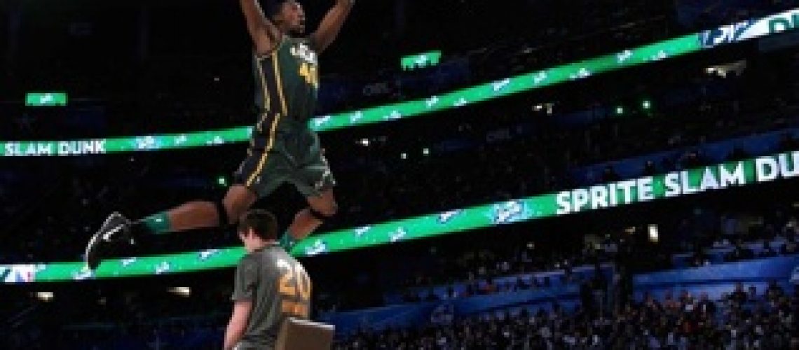 NBA: Jeremy Evans vence torneio de afundanços