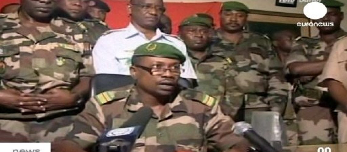 Tanques cercam palácio presidencial de Níger