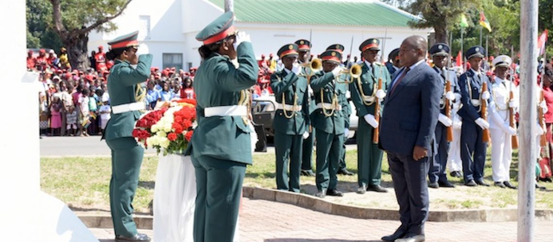 Presidente de Moçambique avisa a Renamo e aos insurgentes “não estamos distraídos e não nos podem distrair”