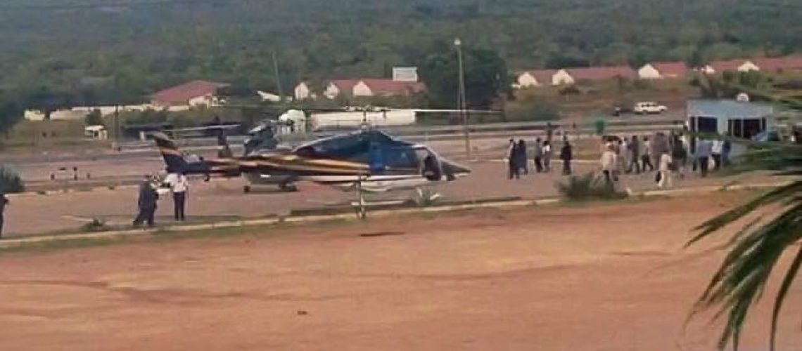 Afinal Filipe Nyusi também faz presidência aberta de helicóptero