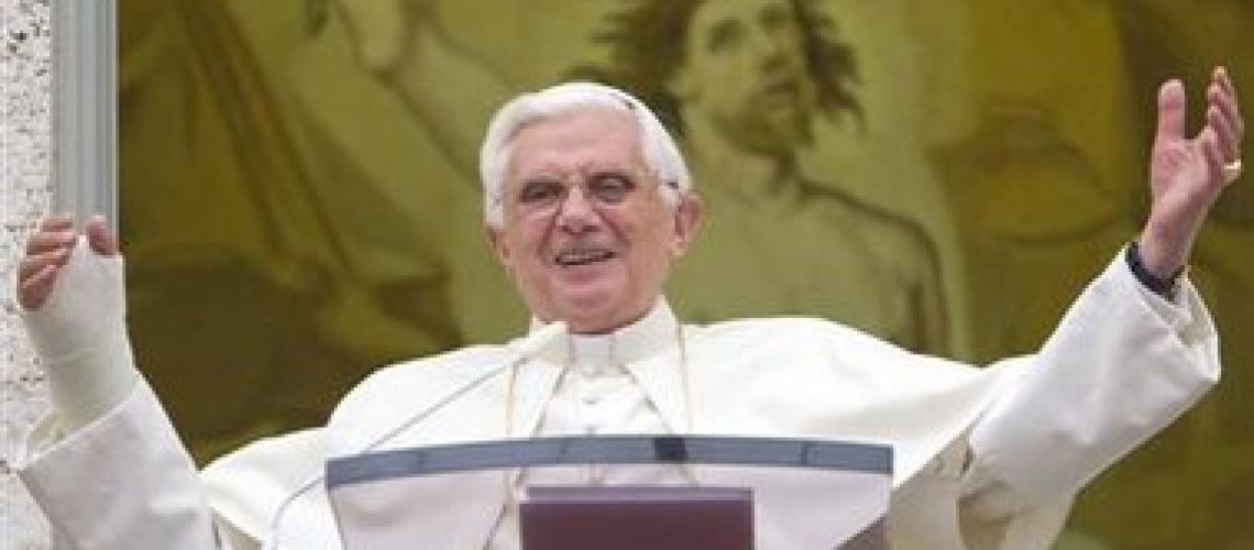 Papa lança primeiro álbum para religiosos