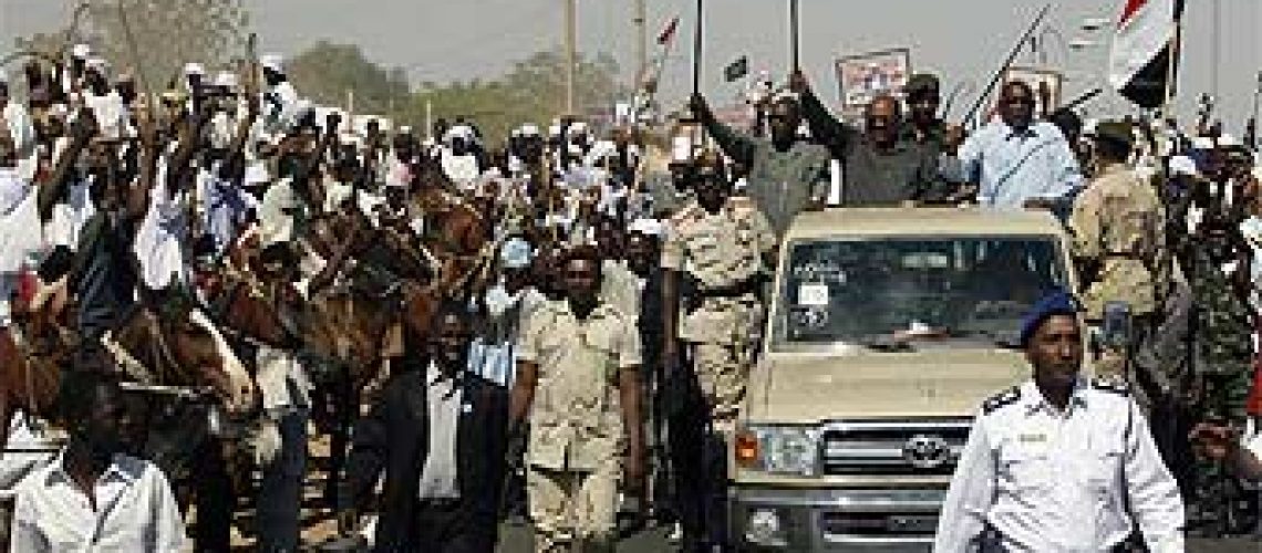 Bashir viaja a Darfur após expulsão de ONGs internacionais