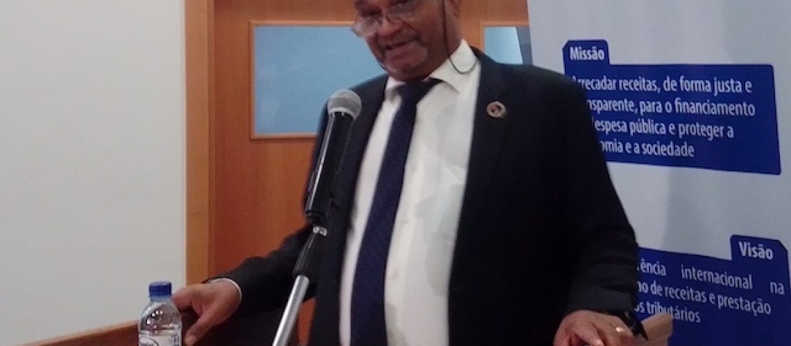 Ministro Ragendra de Sousa questiona políticas de empreendedorismo em Moçambique
