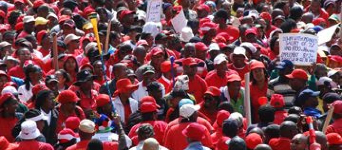 Milhares de sul africanos manifestam-se contra portagens urbanas e agências de emprego