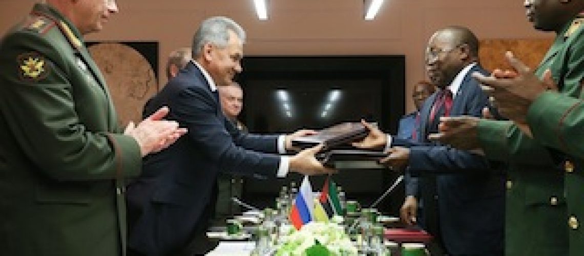Moçambique (re)abre portos à marinha de guerra russa