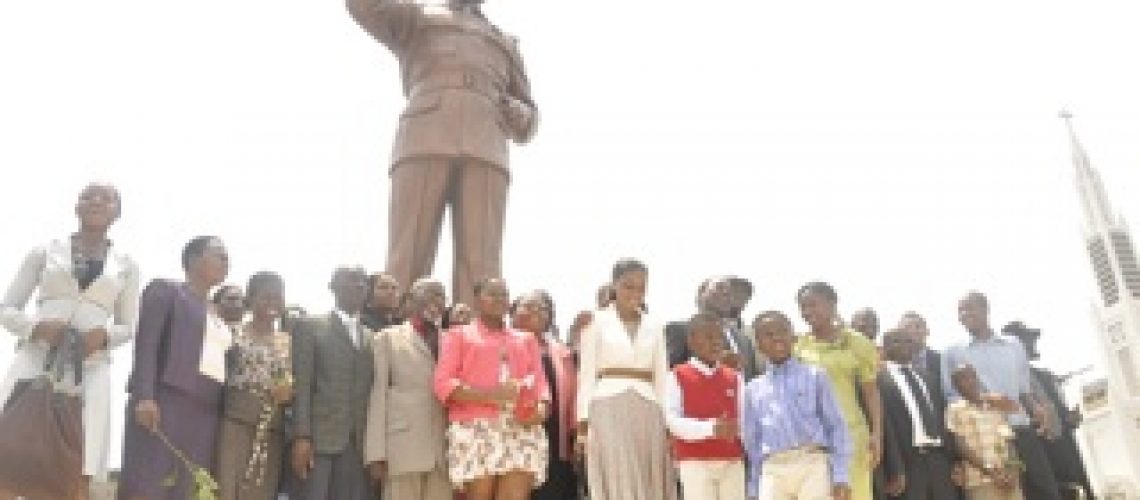 Samora Machel re-imortalizado na Praça da Independência