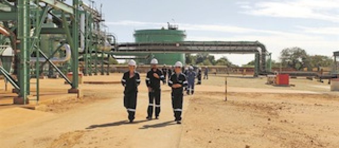 Dezenas de estrangeiros apanhados a trabalhar ilegalmente na Sasol Petroleum Temane que pagou menos impostos em 2016