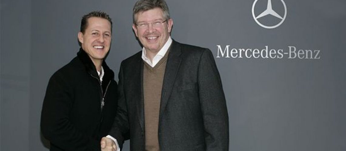 Mercedes apresenta cores da equipe na presença de Schumacher