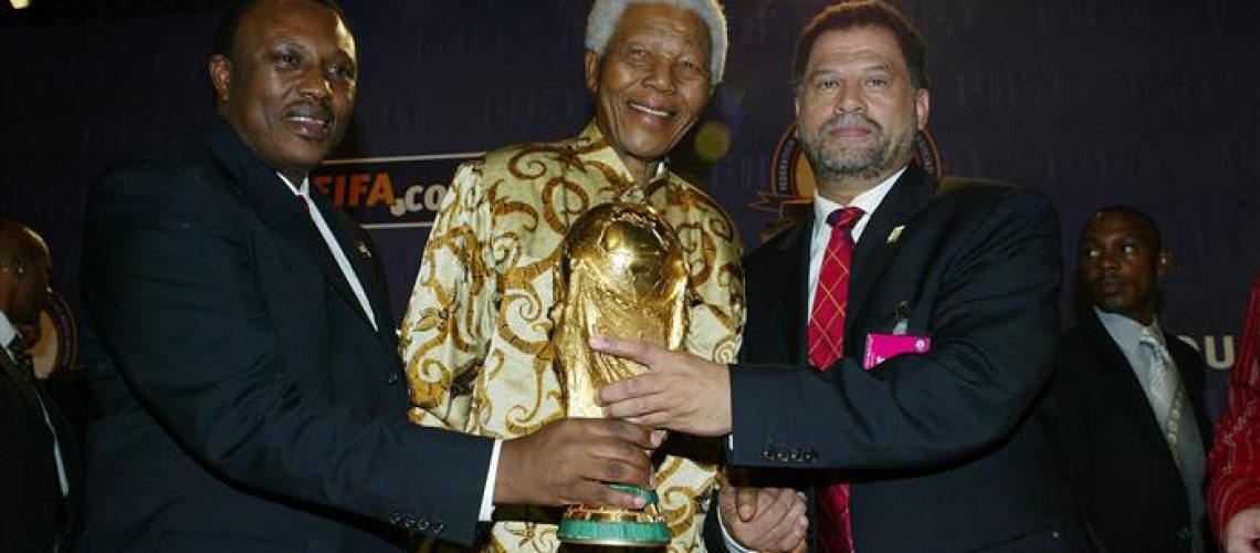 Mandela afirma que África do Sul recebe Mundial 'com privilégio e humildade'