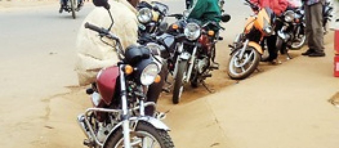 Mototaxistas desapontados com a FIR em Vunduzi