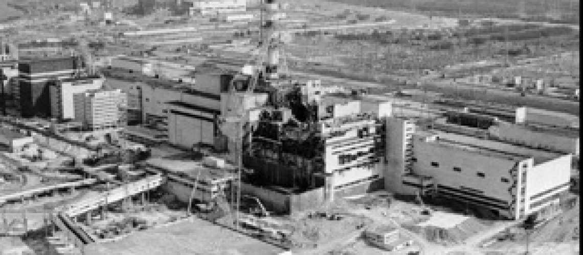 O mundo recorda os 25 anos do acidente de Tchernobil com Fukushima em pano de fundo
