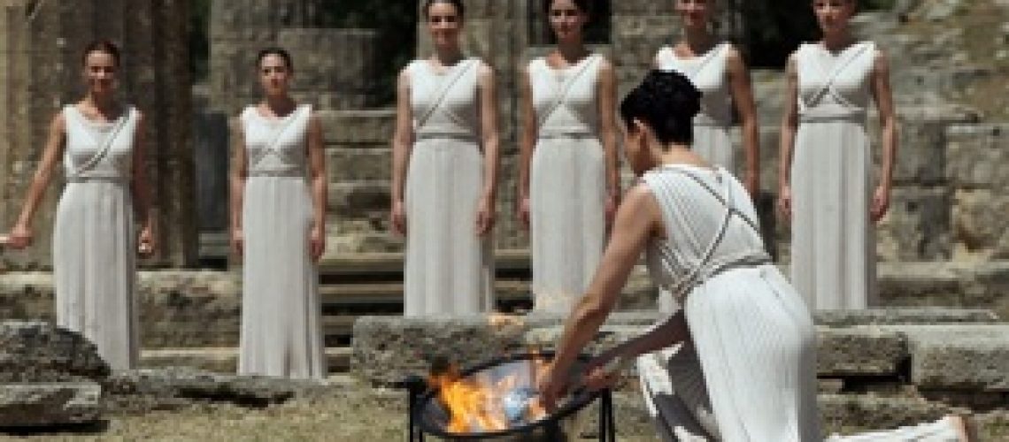 Tocha de Londres 2012 é acesa em Olímpia