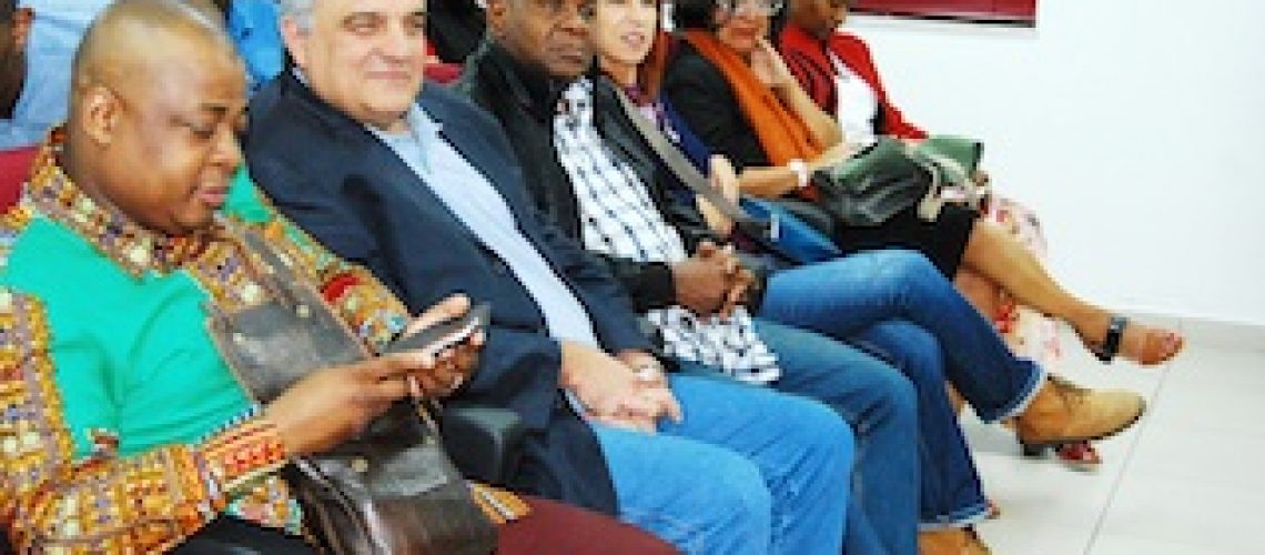 É preciso investigar as causas de os deputados adormecerem na Assembleia da República