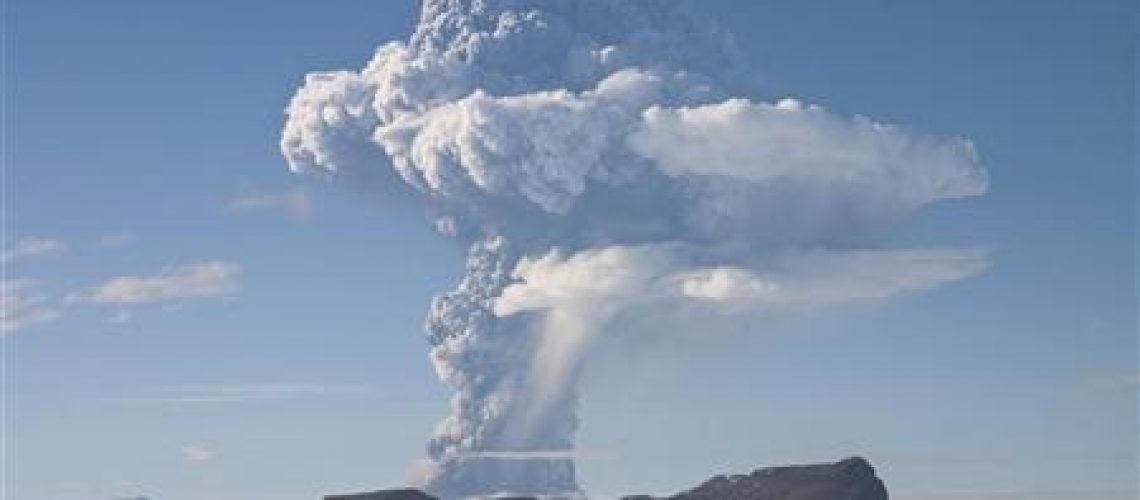 Cinzas de vulcão na Islândia deixam Europa sob alerta